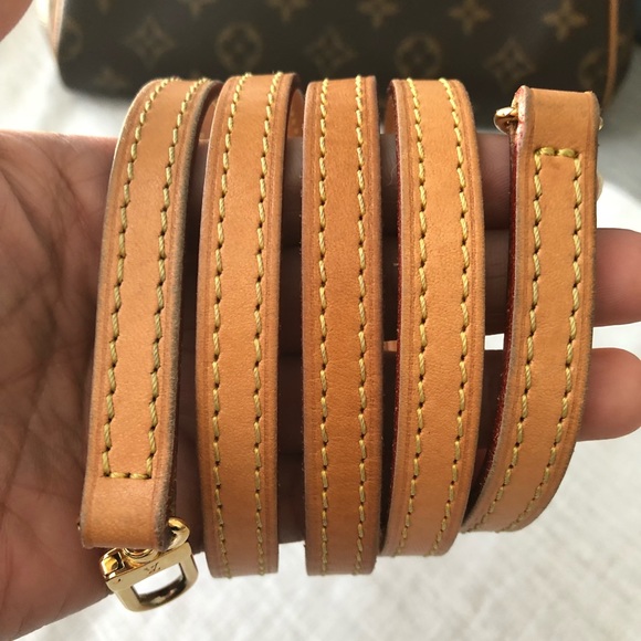 Authentic Louis Vuitton Eva Clutch - Picture 2 of 8